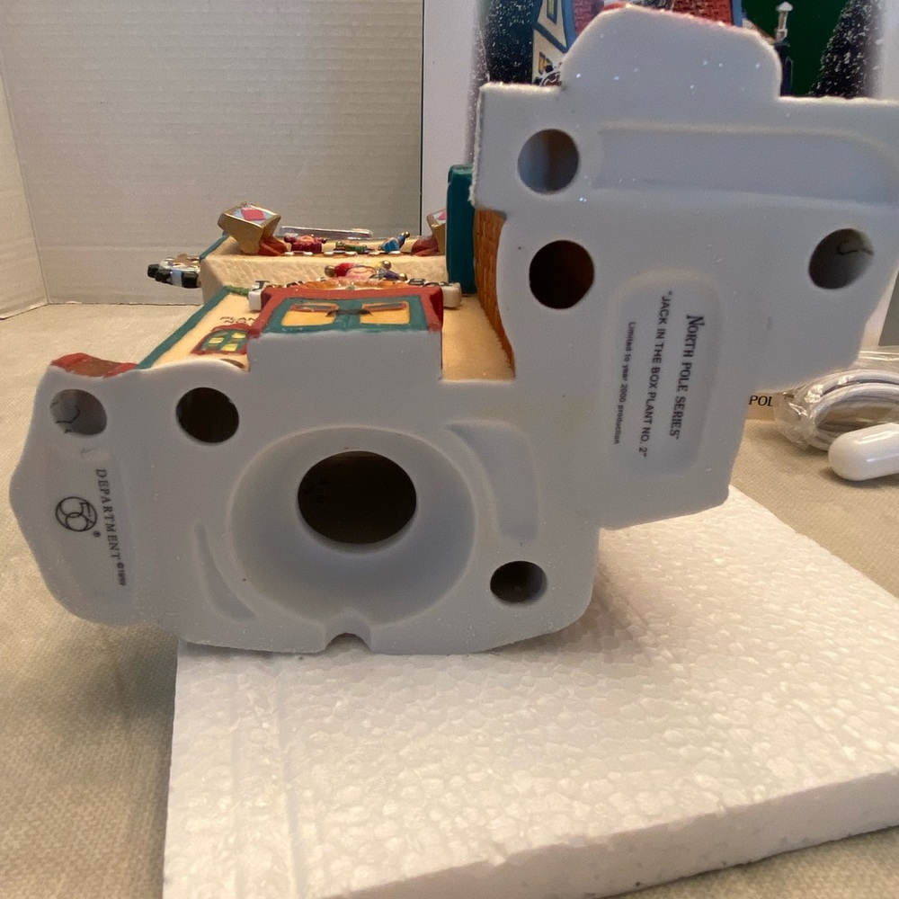 Dept 56 North Pole Series-  Jack in the Box Plant No.2 - with light(Tested) - Picture 9 of 12